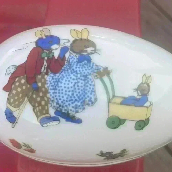 Vintage porcelain, handpainted egg. Perfect condition. - Picture 2 of 8